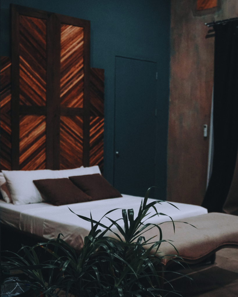 The Organic Luxury of a Dark Green Color Bed Room Theme